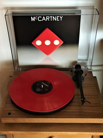 paul-mccartney-record-player-mccartney-III-01
